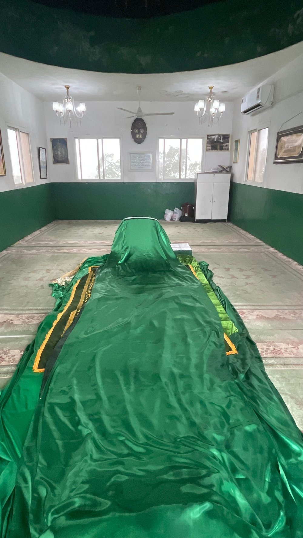 Salalah: Fazayah, Mughsail Beaches and City Tour with Prophet Job’s Tomb Visit