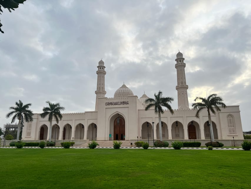 Salalah: Half - Day City Landmarks, Mountains, and Beach Private Guided Tour