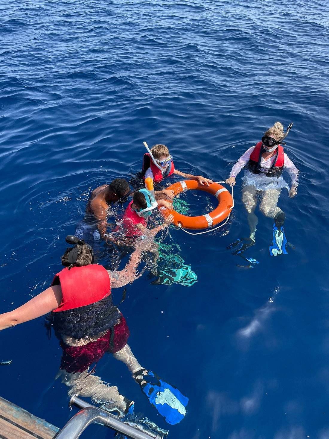 沙姆沙伊赫:蒂朗岛和蓝色泻湖浮潜游船之旅(可选潜水)