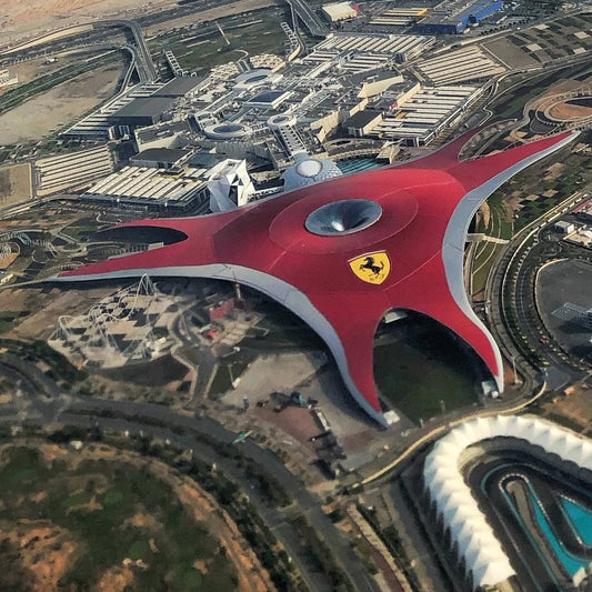 Abu Dhabi: tur privat cu intrare la Ferrari World