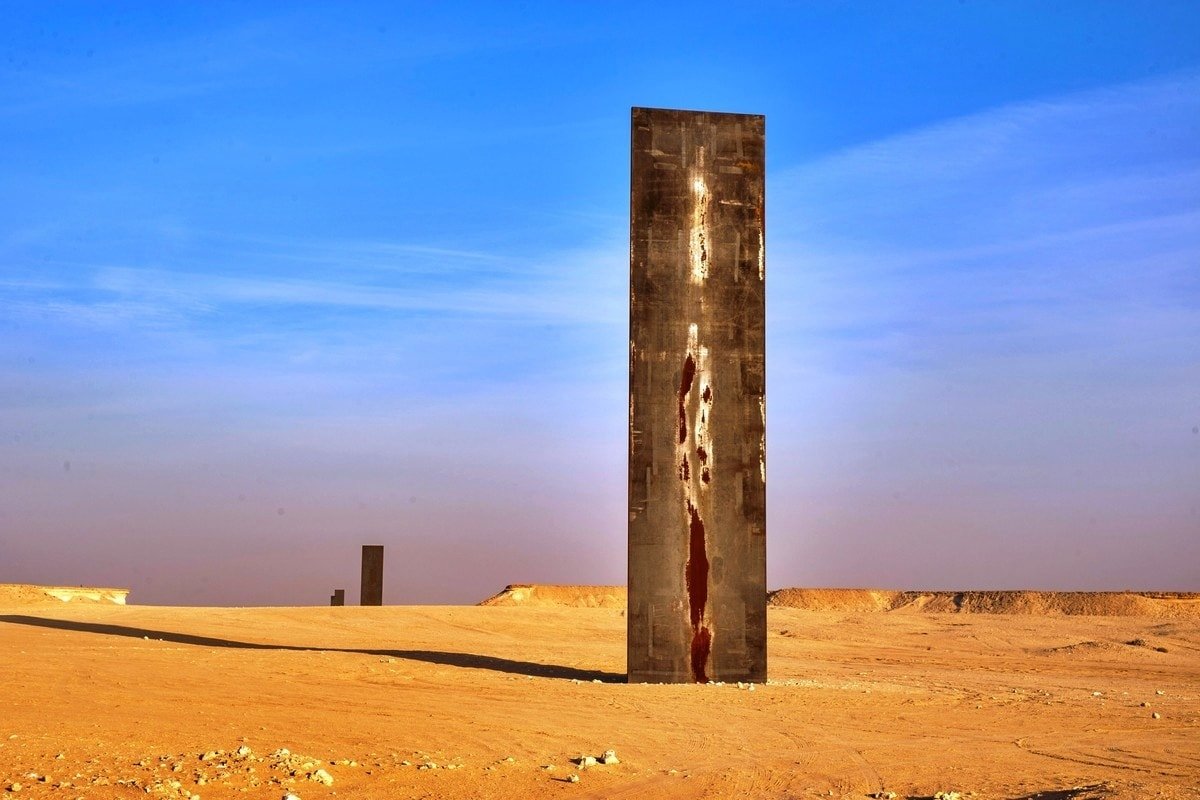 West Qatar: Richard Serra Desert Sculpture and Umbrella Rock Tour