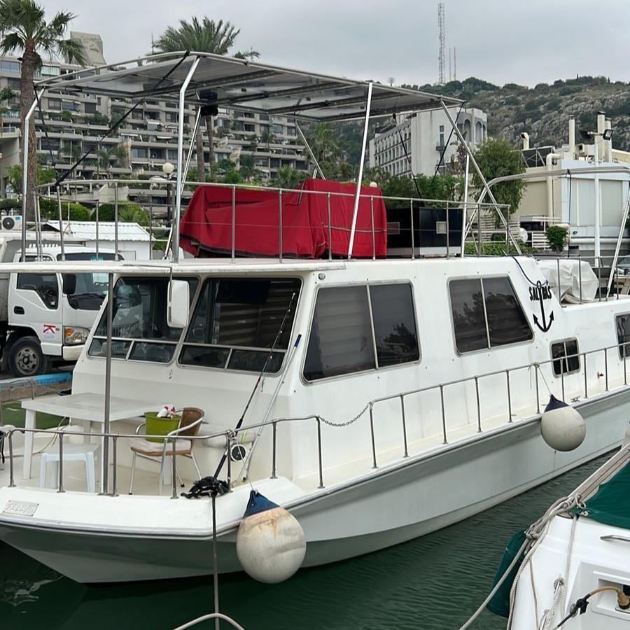 Bejrut: Wynajem jachtu SALIBA z Holiday Beach do Zatoki Jounieh