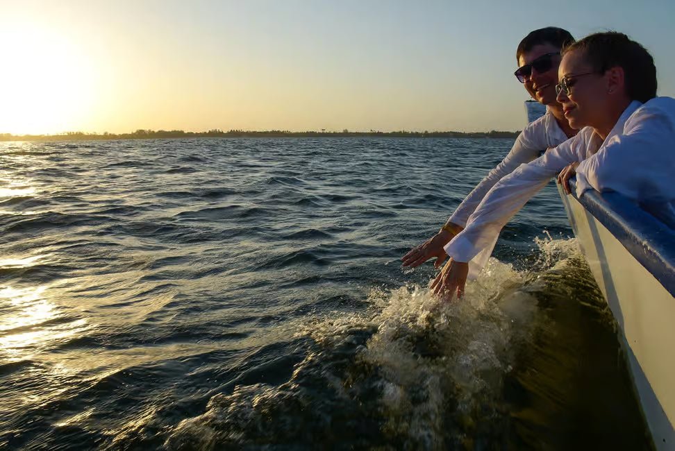 Zanzibar: Mnemba Island Boat Tour with Snorkeling and Optional Lunch