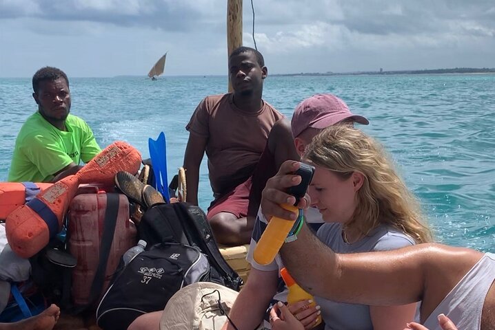 Zanzibar: Mnemba Island Dolphin Swim, Snorkeling, and Sandbank Picnic Trip