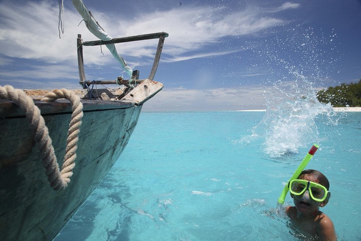 Zanzibar: Mnemba Island Snorkeling Trip and Seafood Lunch