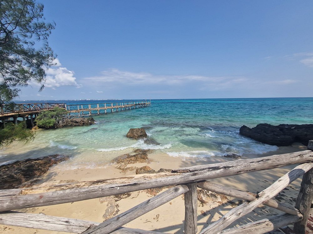 Zanzibar: Private Tour of Stone Town, Peace Memorial Museum and Nakupenda Beach