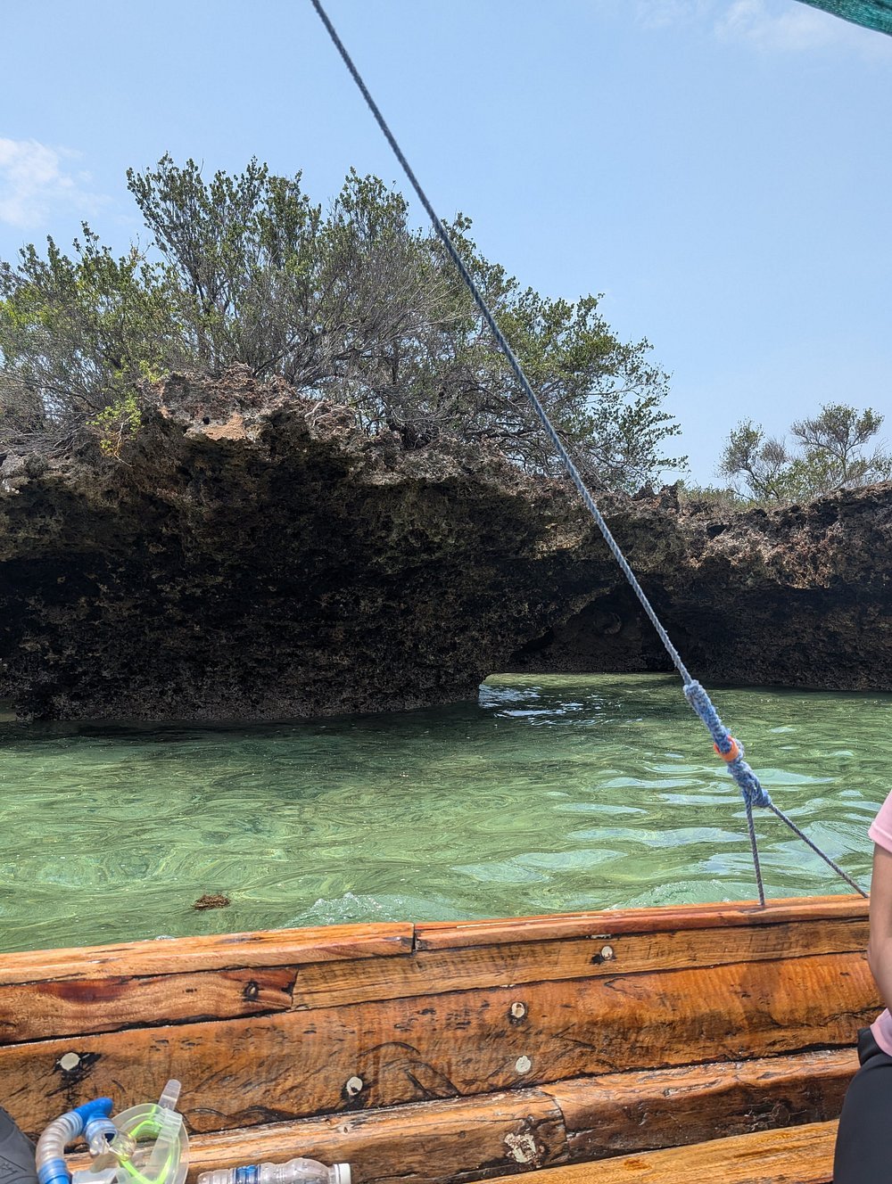 Zanzibar: Safari Blue and Kwale Island Snorkeling Day Trip with Seafood Lunch