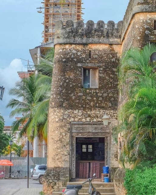 Zanzibar: Spice Farm, Stone Town, and Prison Island Tour with Lunch