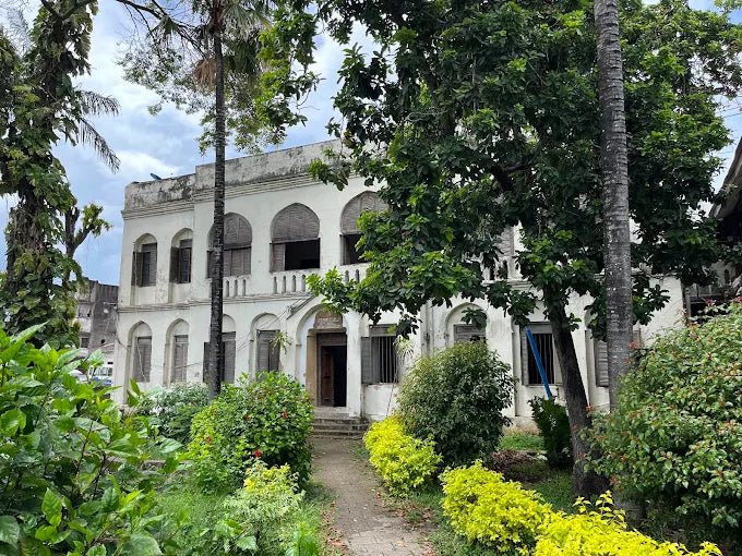 Zanzibar: Stone Town, Prison Island, and Nakupenda Sandbank Tour with Lunch