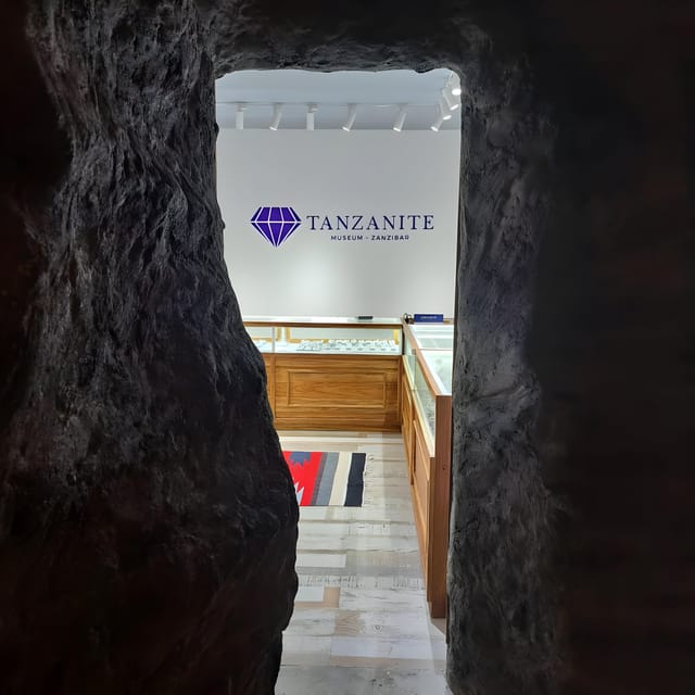 Zanzibar: Tanzanite Museum Tour with Jewelry Shop Visit