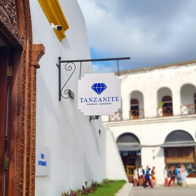 Zanzibar: Tanzanite Museum Tour with Jewelry Shop Visit