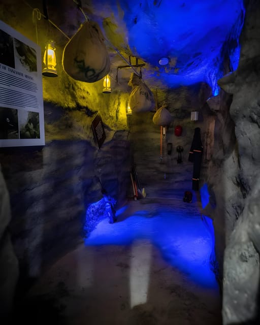 Zanzibar: Tanzanite Museum Tour with Jewelry Shop Visit
