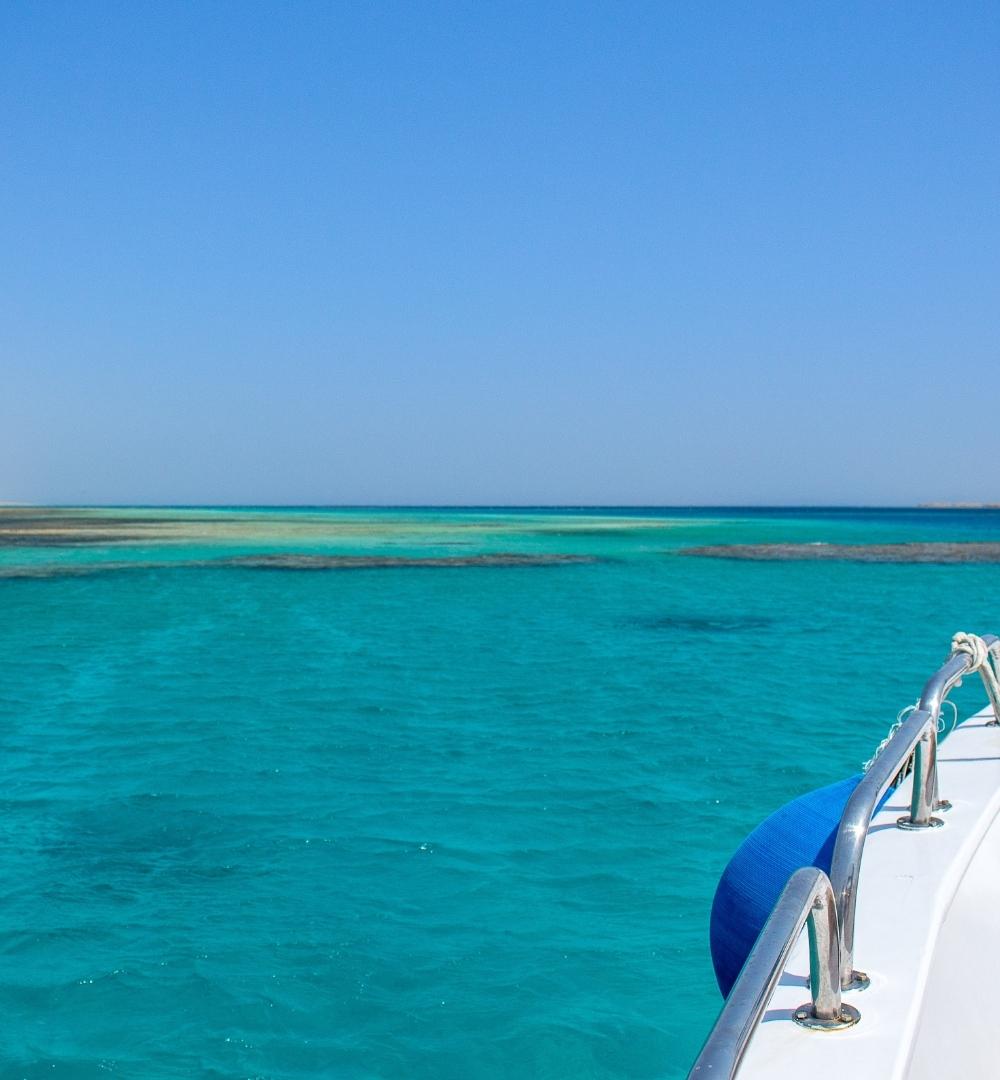 Hurghada: mergulho com snorkel 6 em 1 viagem de iate com buffet de almoço