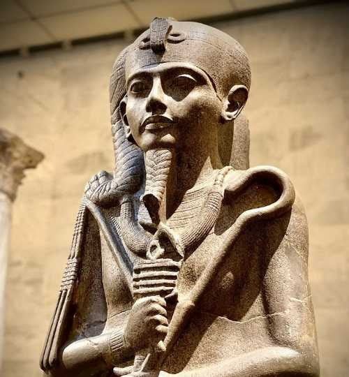 القاهرة: المتحف الوطني للحضارة المصرية، وأهرامات الجيزة وأبو الهول، وجولة خاصة لكبار الشخصيات