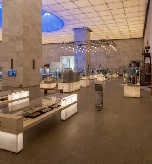 القاهرة: المتحف الوطني للحضارة المصرية، وأهرامات الجيزة وأبو الهول، وجولة خاصة لكبار الشخصيات