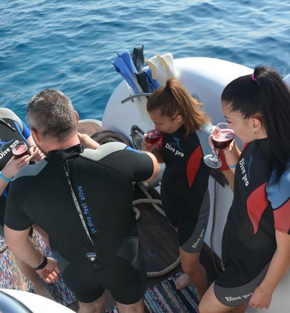 Hurghada: mergulho com snorkel 6 em 1 viagem de iate com buffet de almoço