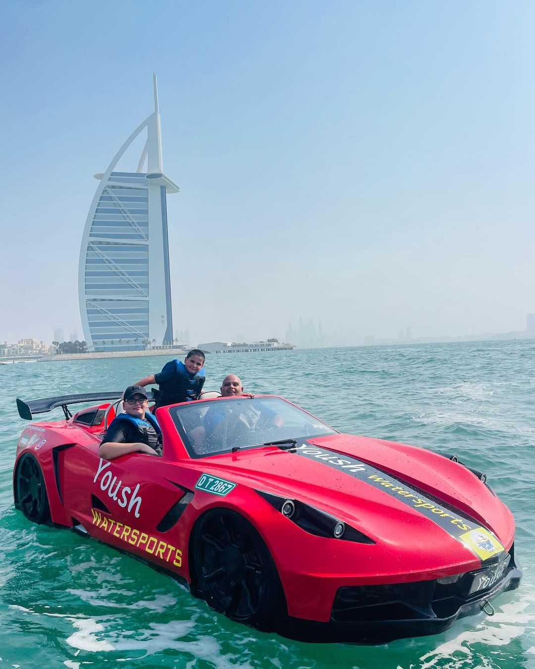 Dubai: Petualangan Jet Ski 30 Menit & Jet Car 30 Menit di Burj Al Arab