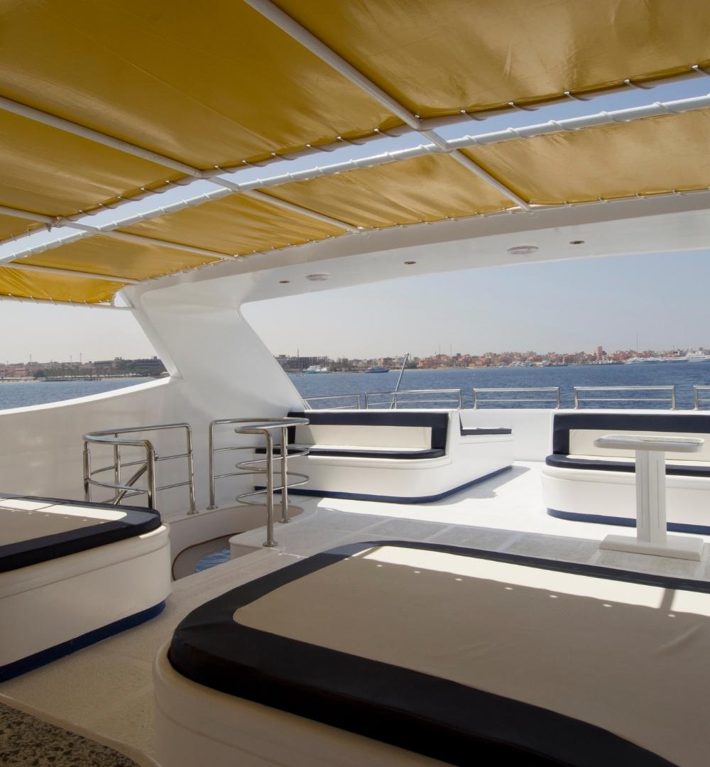 Hurghada: mergulho com snorkel 6 em 1 viagem de iate com buffet de almoço