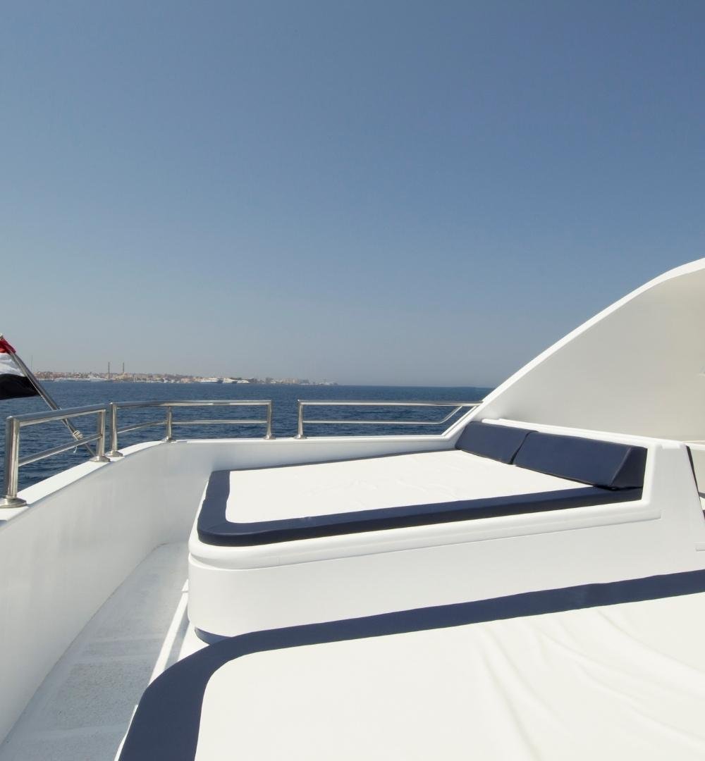 Hurghada: mergulho com snorkel 6 em 1 viagem de iate com buffet de almoço