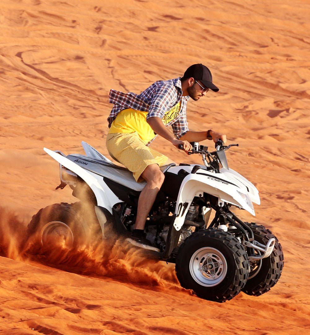Dubai: Rote Dünen mit dem Quad, Kamelritt, Sandboarding und BBQ im Al Khayma Camp