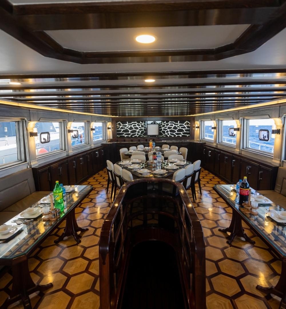 Hurghada: mergulho com snorkel 6 em 1 viagem de iate com buffet de almoço