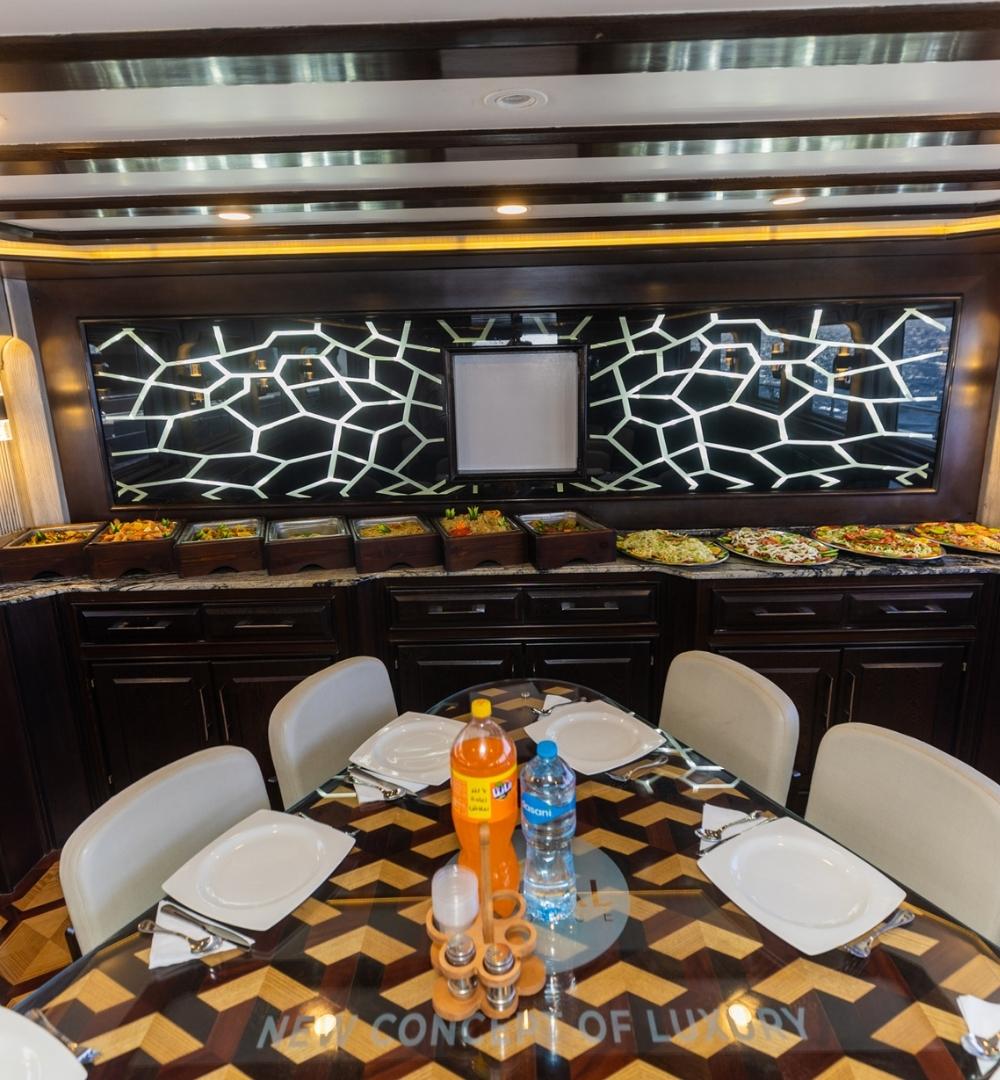 Hurghada: mergulho com snorkel 6 em 1 viagem de iate com buffet de almoço