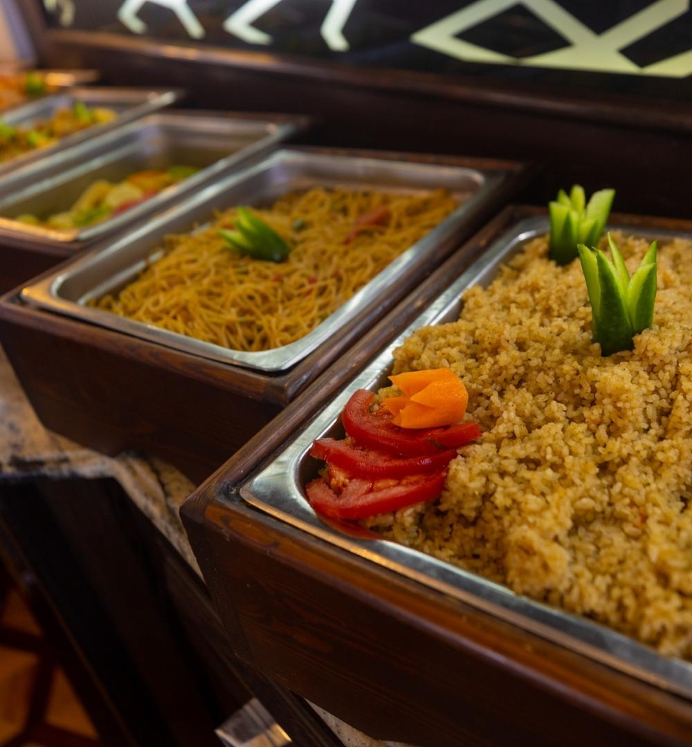 Hurghada: mergulho com snorkel 6 em 1 viagem de iate com buffet de almoço