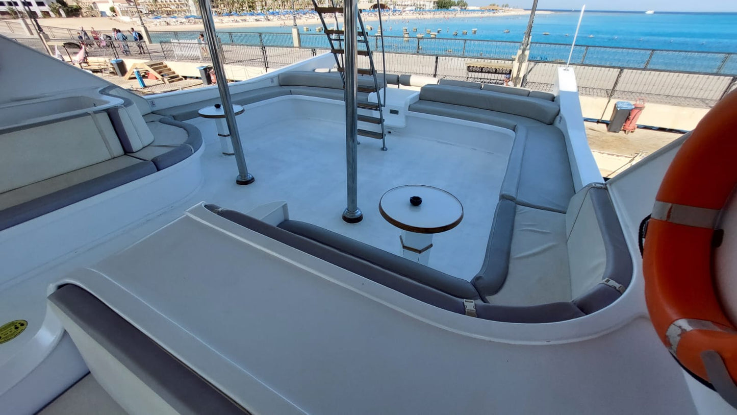 Hurghada : bateau privé Sukkar Royal avec plongée en apnée dans la piscine et déjeuner