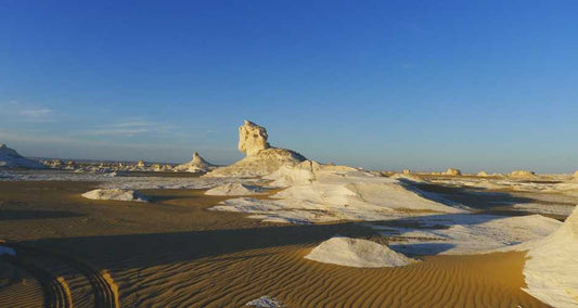 From Cairo: Black & White Desert and Bahiriya Oasis Guided Tour