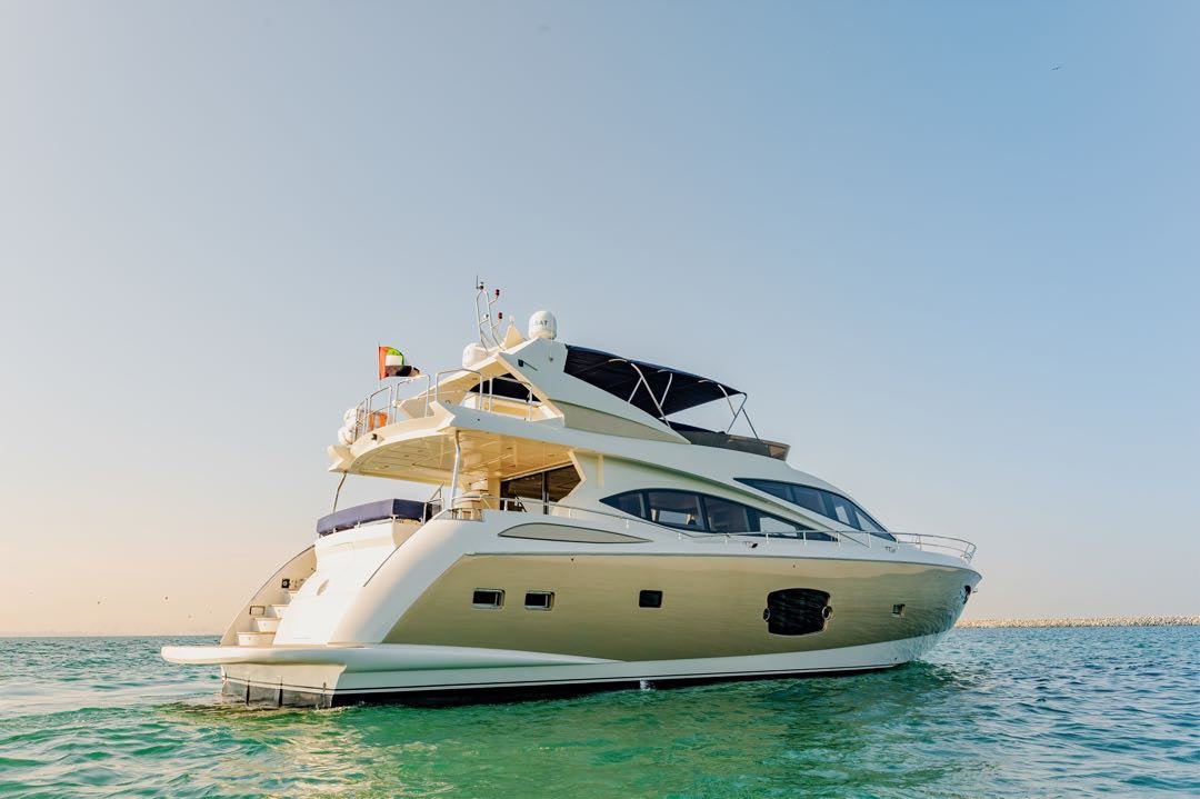 Dubai: Privatvermietung einer Astra 76 Fuß Luxusyacht
