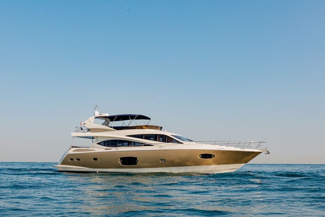 Dubai: Privatvermietung einer Astra 76 Fuß Luxusyacht
