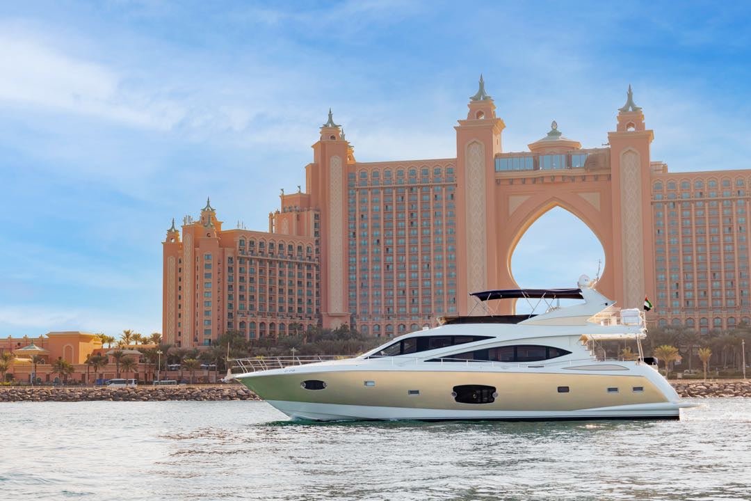 Dubai: Privatvermietung einer Astra 76 Fuß Luxusyacht
