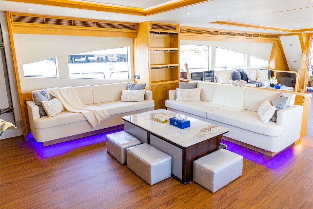 Dubai: Kona 110 ft Luxury Yacht Private Rental