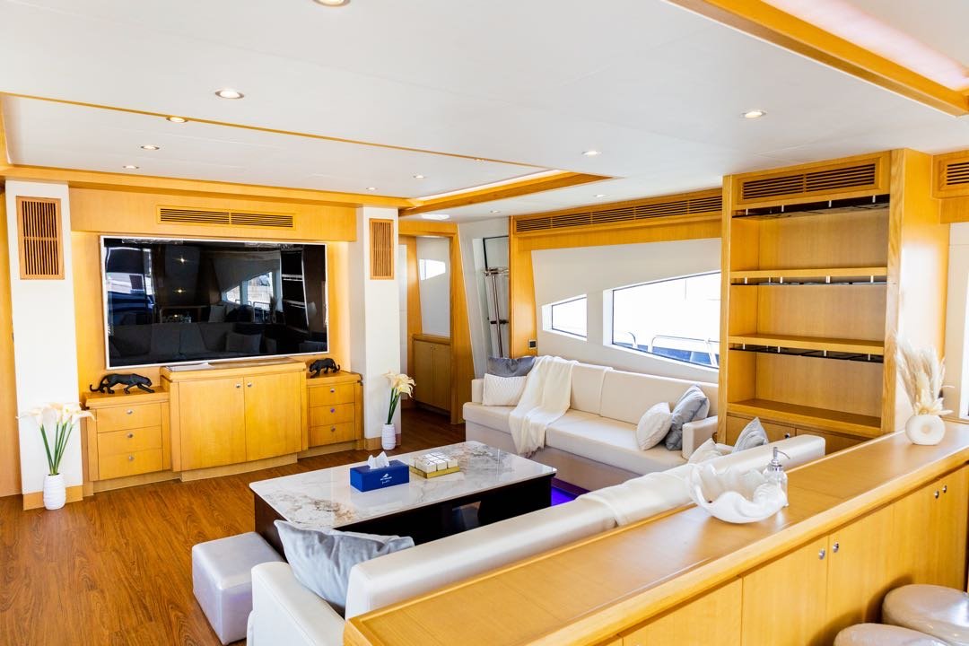 Dubai: Kona 110 ft Luxury Yacht Private Rental