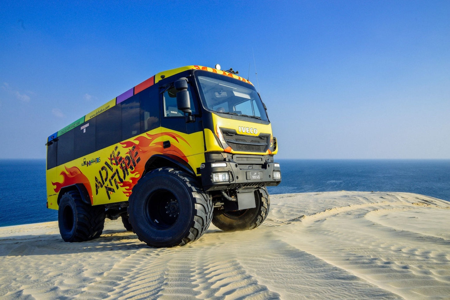 Doha : visite en bus monstre dans le désert de Sealine