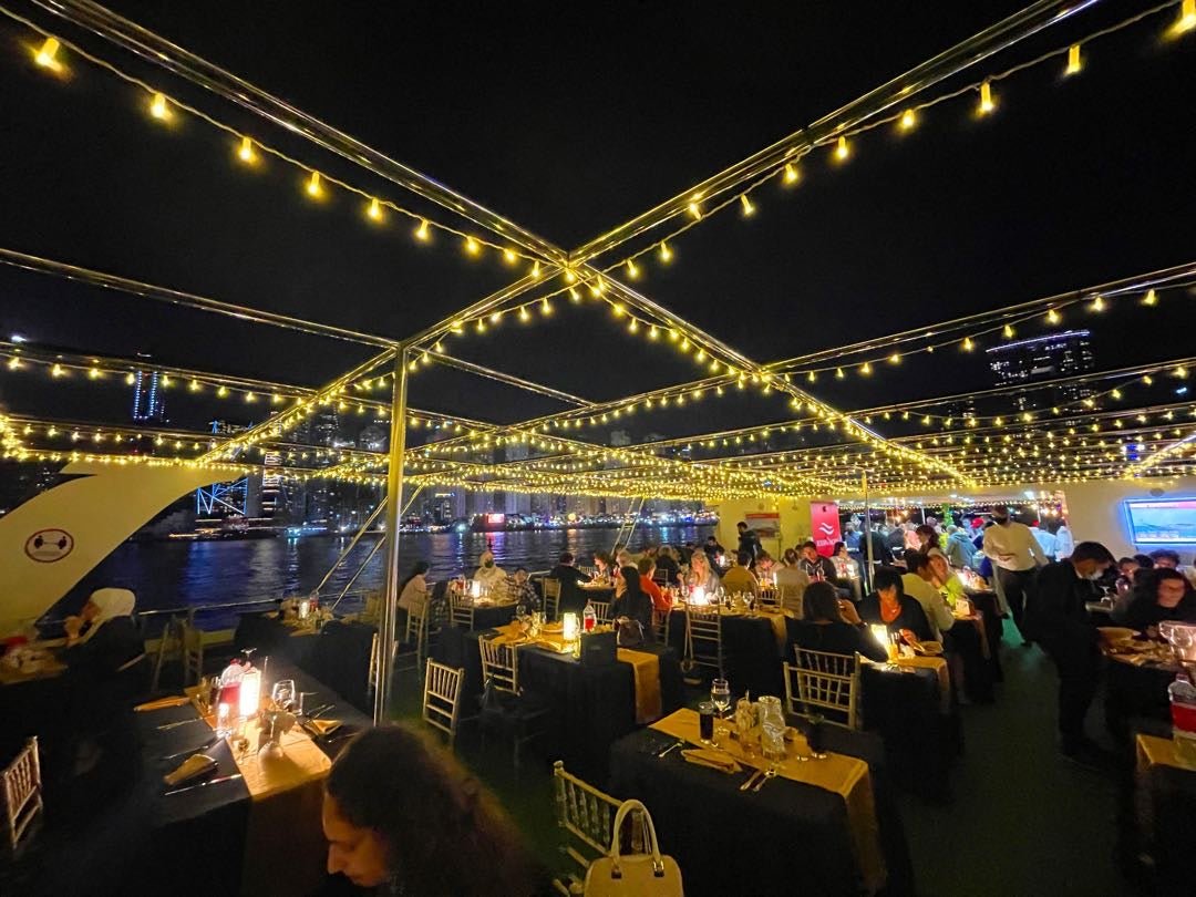 Dubai: Evening Marina Cruise with Dinner