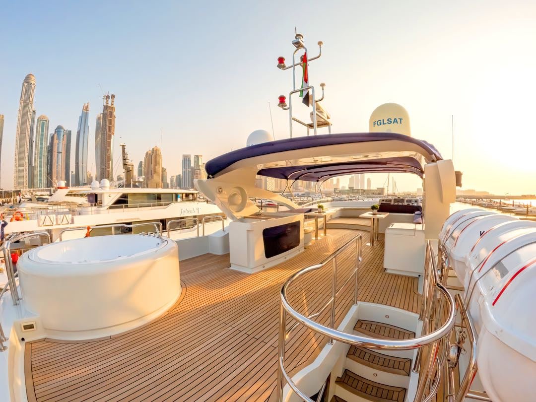 Dubai: Kona 110 ft Luxury Yacht Private Rental