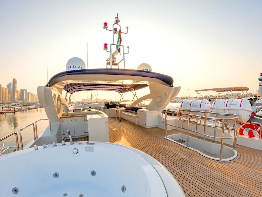 Dubai: Kona 110 ft Luxury Yacht Private Rental