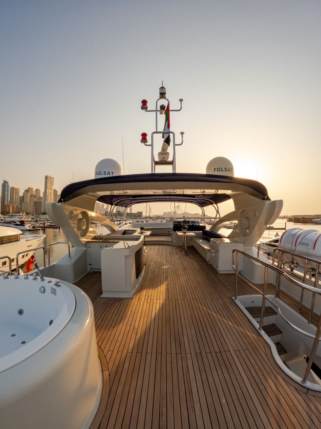 Dubai: Kona 110 ft Luxury Yacht Private Rental