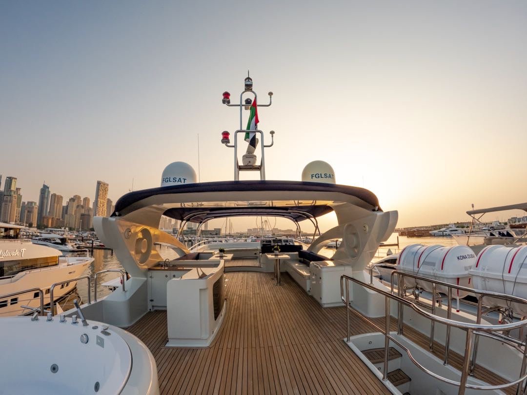 Dubai: Kona 110 ft Luxury Yacht Private Rental