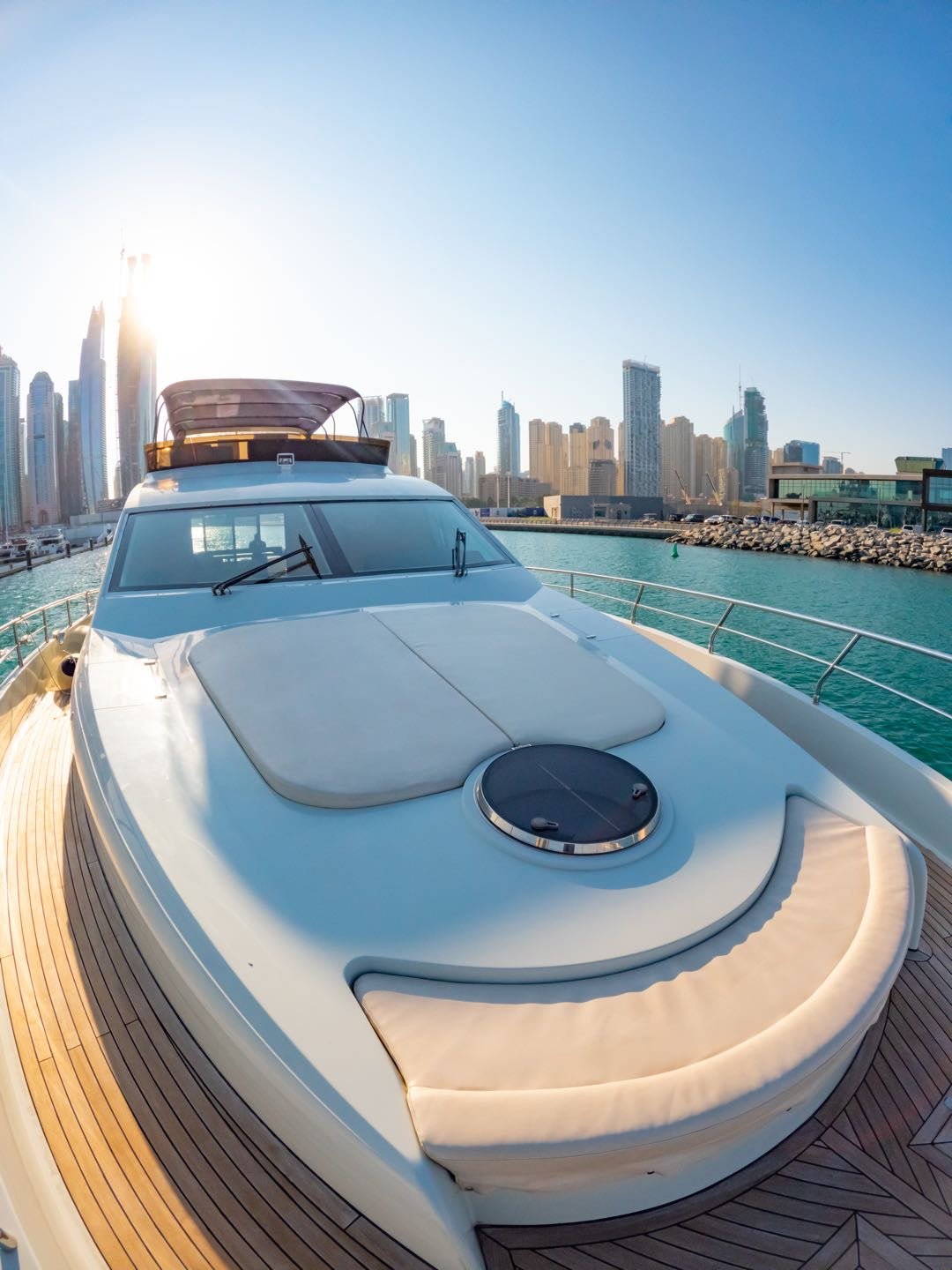 Dubai: Privatvermietung einer Astra 76 Fuß Luxusyacht