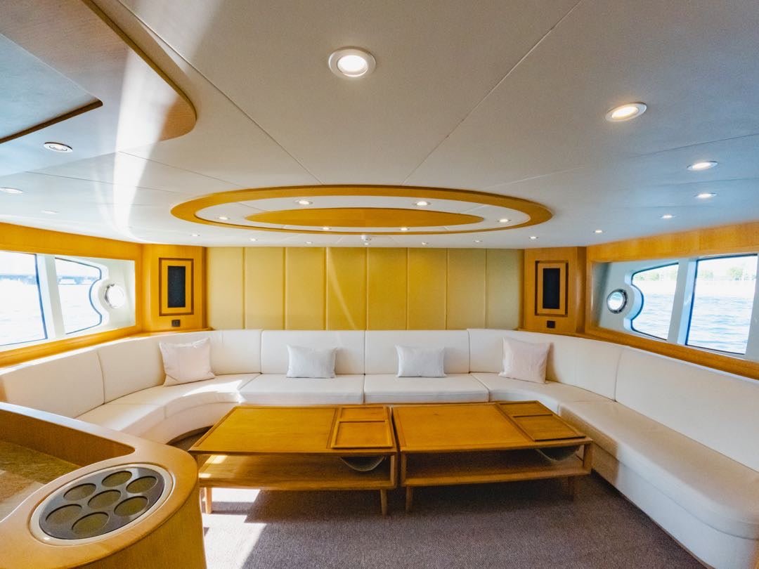 Dubai: Privatvermietung einer Astra 76 Fuß Luxusyacht