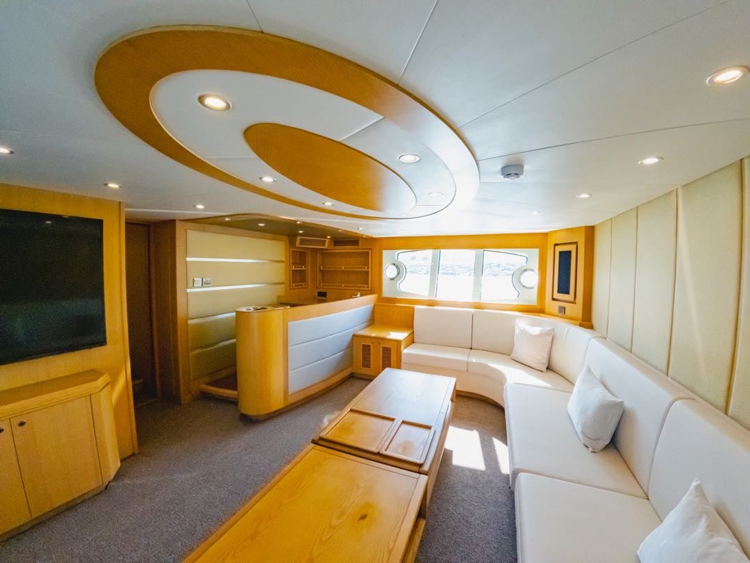 Dubai: Privatvermietung einer Astra 76 Fuß Luxusyacht