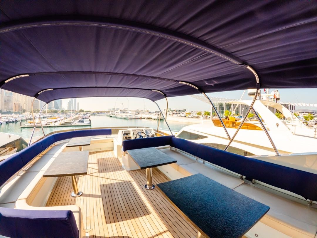 Dubai: Privatvermietung einer Astra 76 Fuß Luxusyacht