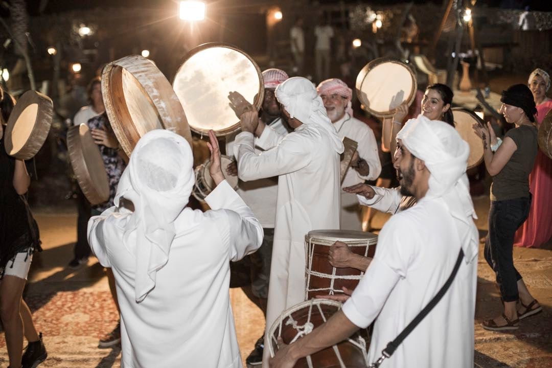 Dubaï : Safari dans le désert à dos de chameau et dîner traditionnel