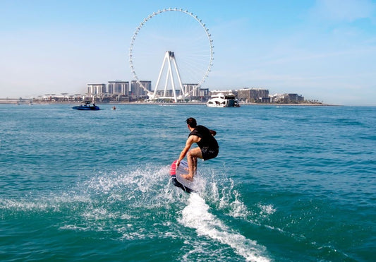 Dubaj: Wynajem deski surfingowej Efoil lub Electric Hydrofoil