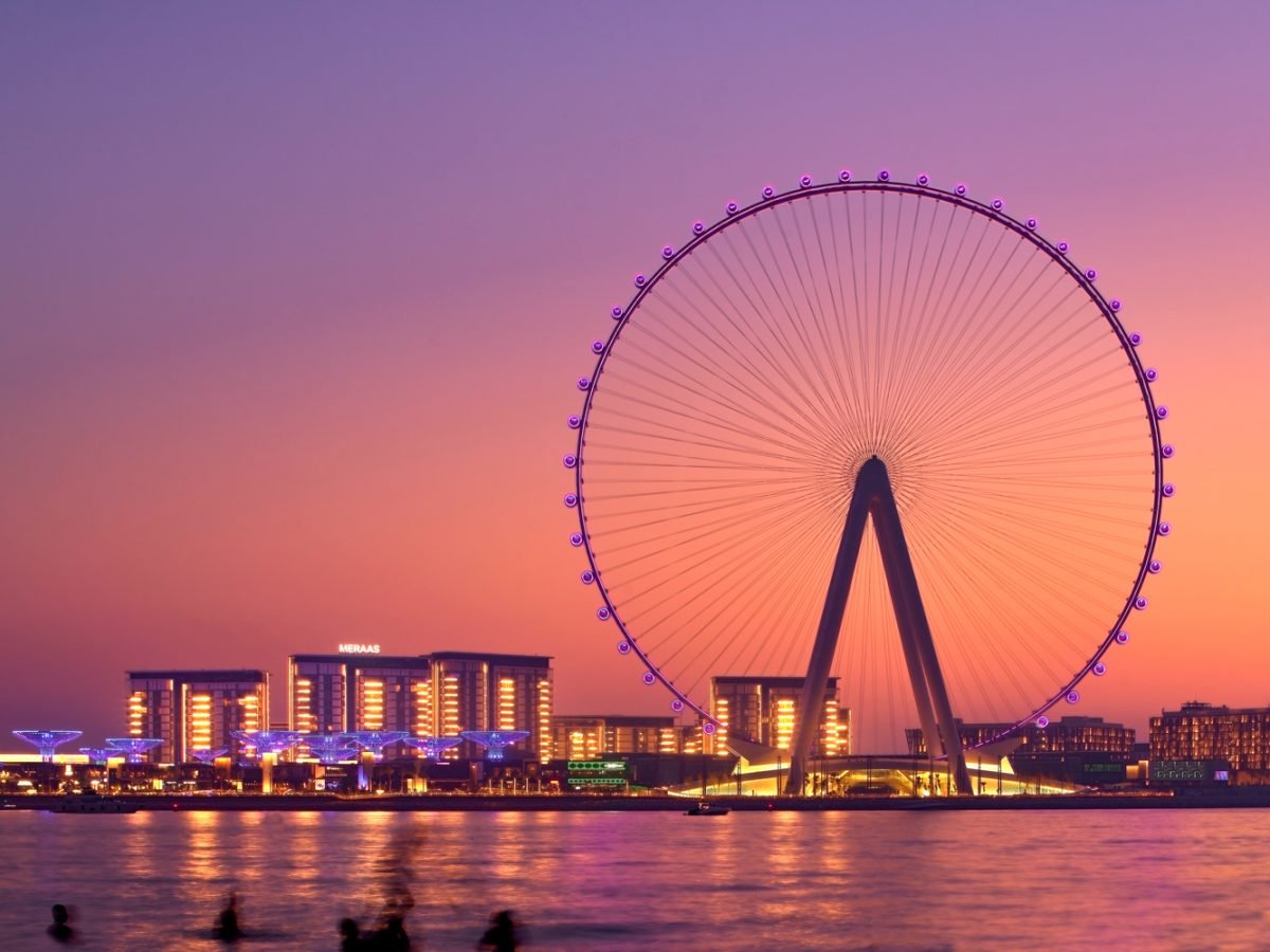 Dubai: excursão noturna pela costa do iate de luxo Burj com churrasco ao vivo