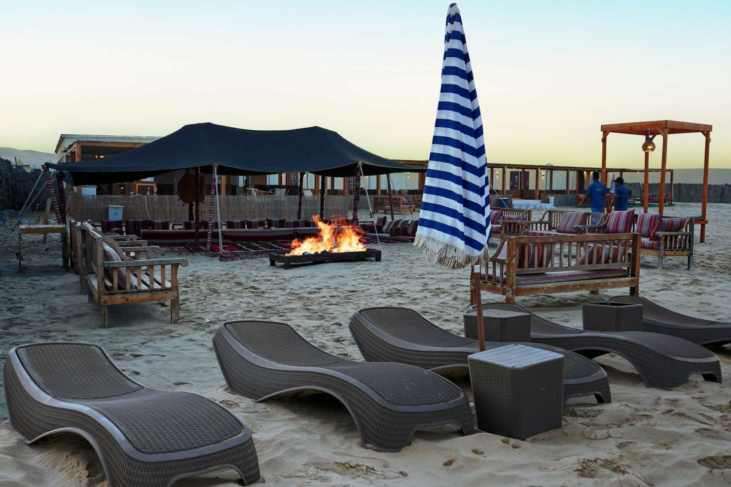 Doha: VIP Nocne Biwakowanie na Pustyni z Kolacją BBQ i Obserwacją Gwiazd