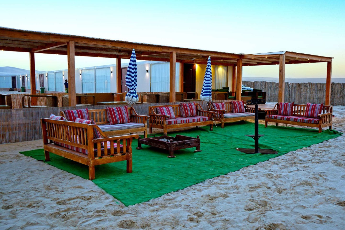 Doha: VIP Nocne Biwakowanie na Pustyni z Kolacją BBQ i Obserwacją Gwiazd