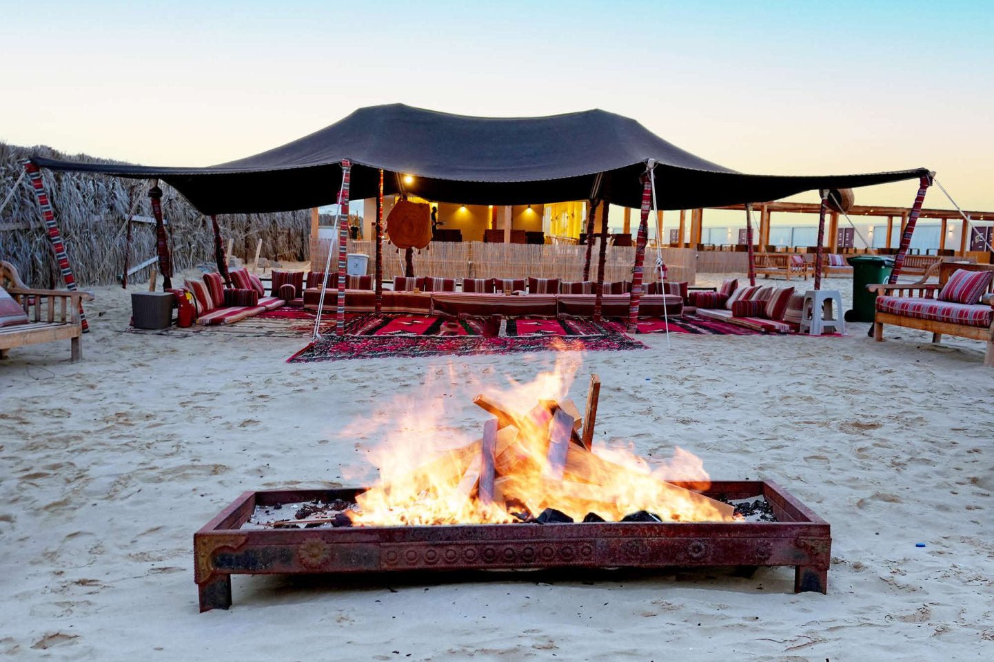 Doha: VIP Nocne Biwakowanie na Pustyni z Kolacją BBQ i Obserwacją Gwiazd